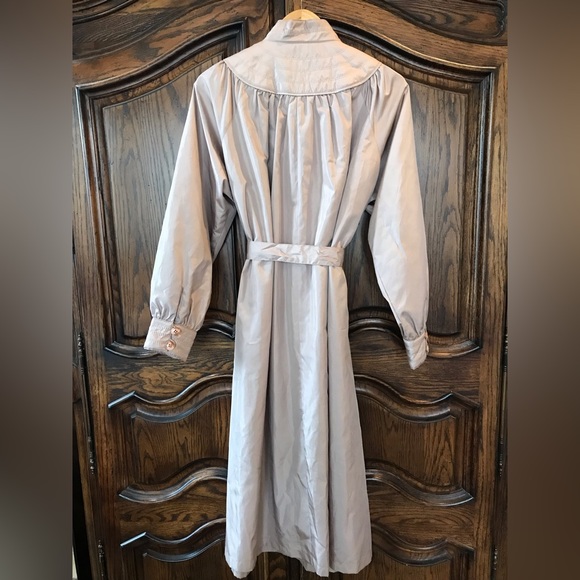 Vintage Rain Coat Made in Hong Kong - Picture 5 of 7